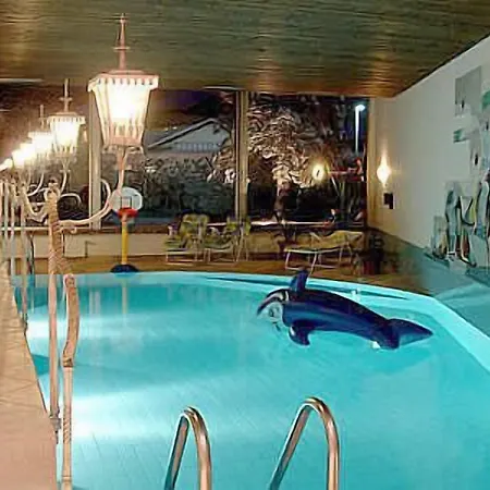 Roter Hahn - 3*