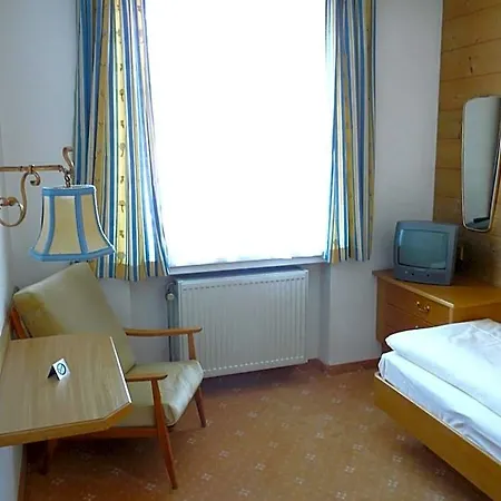 Roter Hahn - 3*