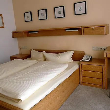 Roter Hahn - 3*